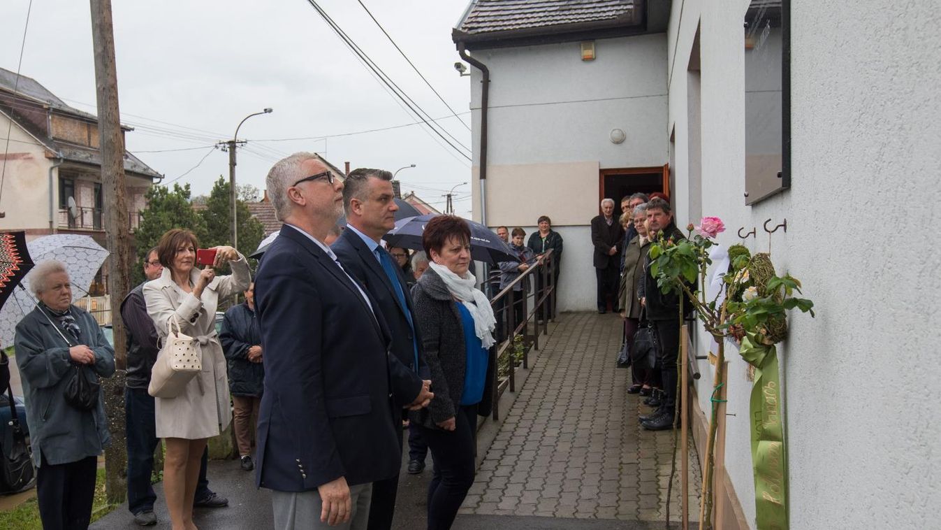 Háromszoros Oscar-díjas zeneszerzőre emlékeztek Nagylócon