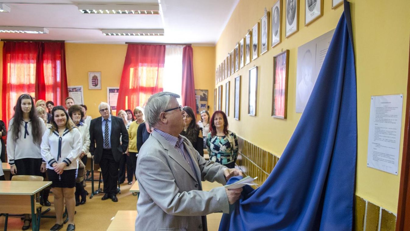 Kilenc terem viseli az egykori tanárok nevét a Közgében