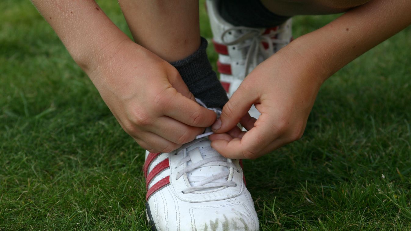 Sportolók is támogatják az Egy cipőben járunk programot