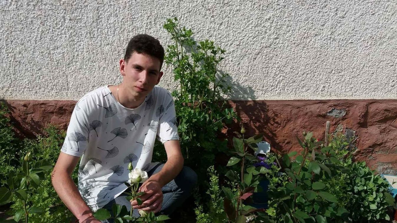 Molnár Alex hihetetlenül korán elkezdte bontogatni a nagy betűs élet ...