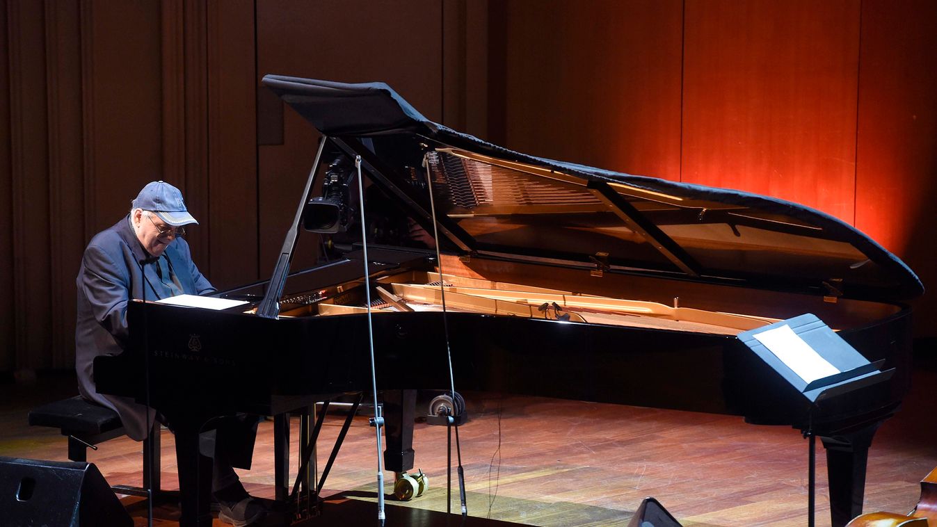 A Nemzeti Filharmonikusok Szakcsi Lakatos Bélával közösen lépnek fel