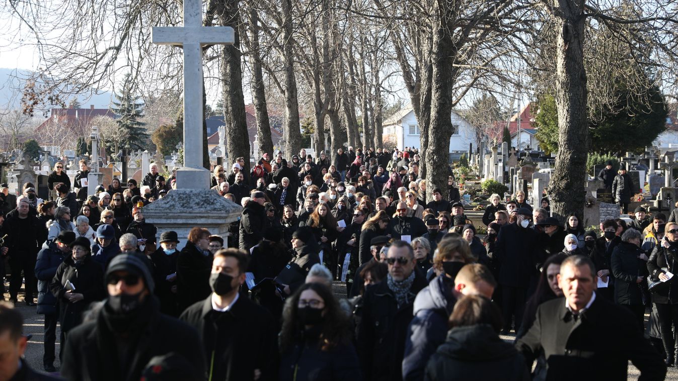 Hatalmas tömeg kísérte utolsó útjára Babicsek Bernátot