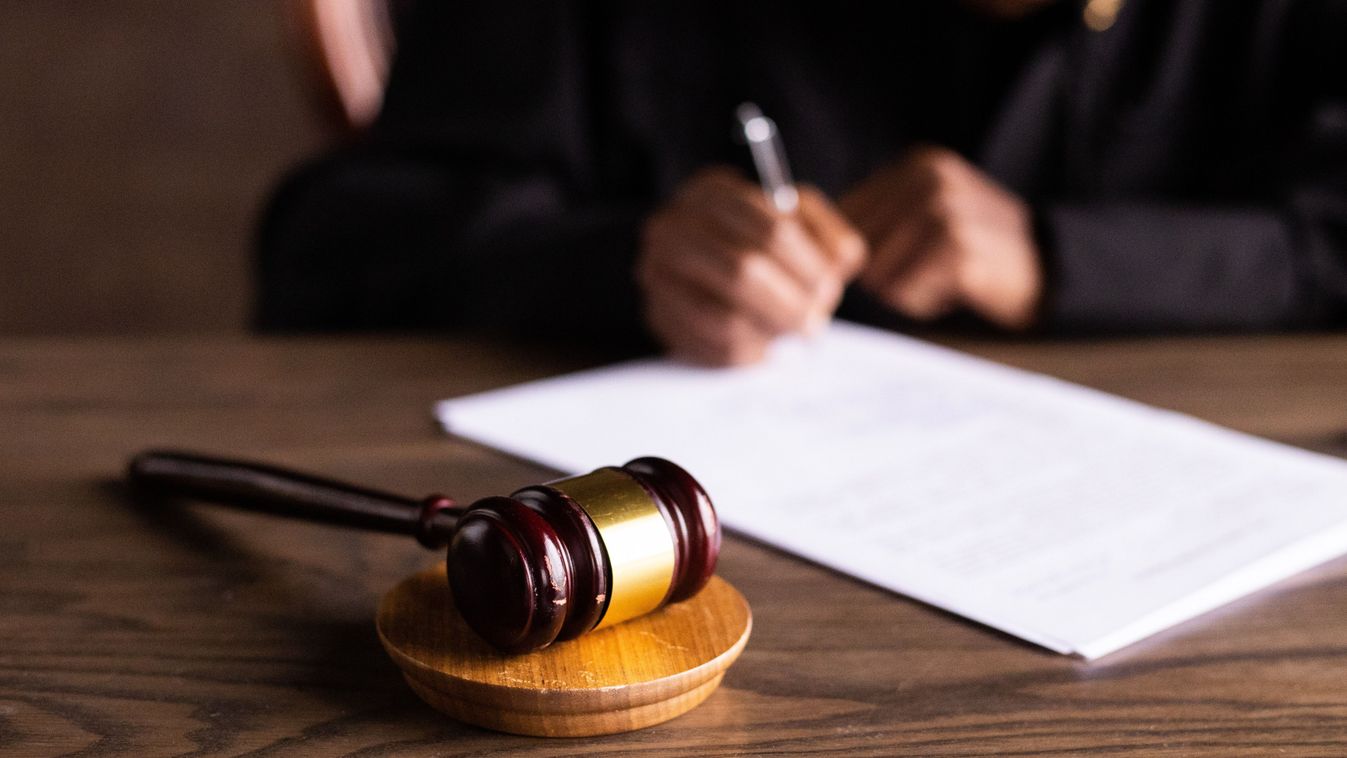 Másodfokon a járművezetéstől is eltiltották a pásztói zebrán gázoló sofőrt