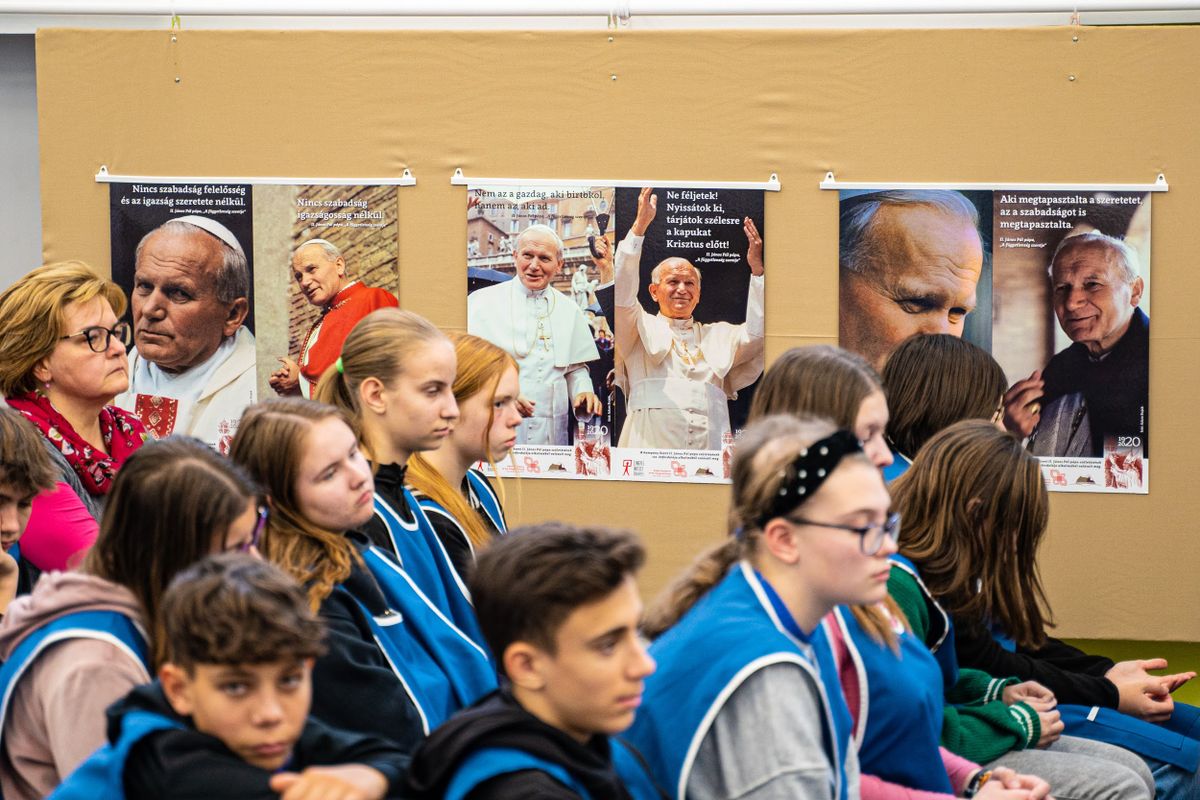 II. János Pál pápa kiállításmegnyitó 2022-12-14 Bátonyterenye 