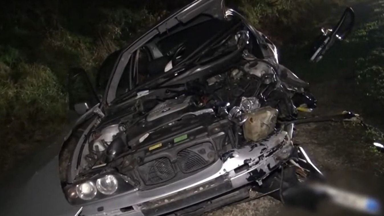 Megrázó baleset a 81-es főúton: felesége végignézhette a 66 éves férfi haláltusáját (videó)