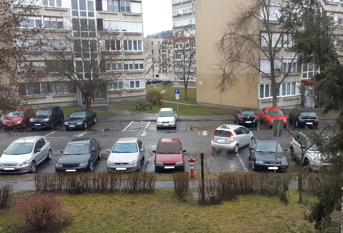 A beszterce-lakótelepi parkolókban tanulnak a jövő autósai