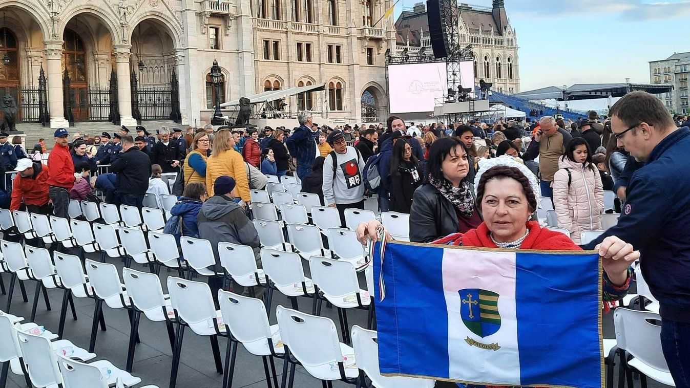 Pápai áldás szállt a nógrádiakra a budapesti Kossuth téren (videó)