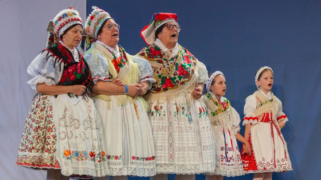 Palóc táncosok és népzenészek kápráztatták el a közönséget Salgótarjánban (fotók)