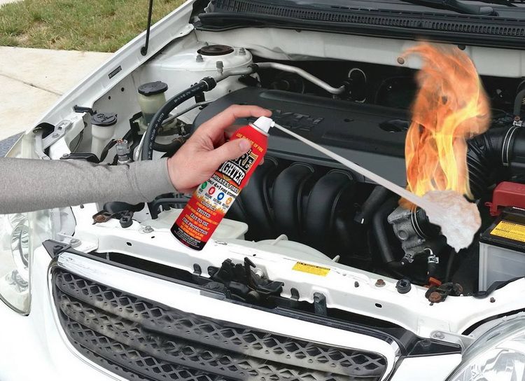 A tűzoltó készülék is több országban kötelező tartozék, noha minden esetben érdemes az autónkban tartani