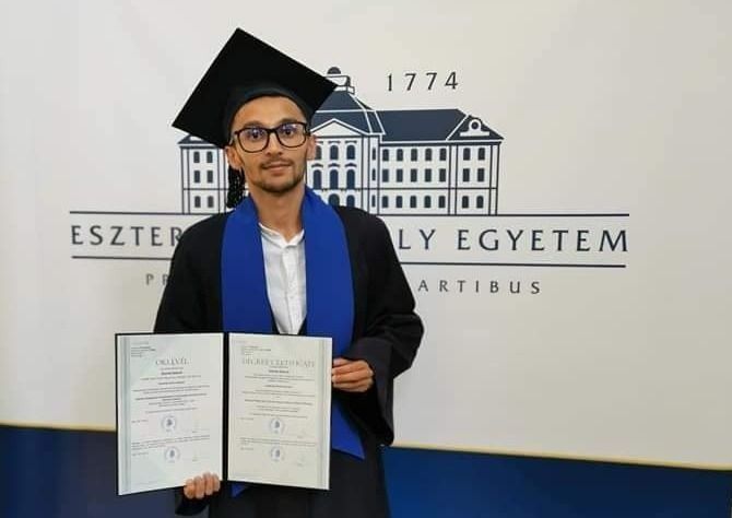 Sándor 2021-ben tanári diplomát szerzett az egri egyetemen