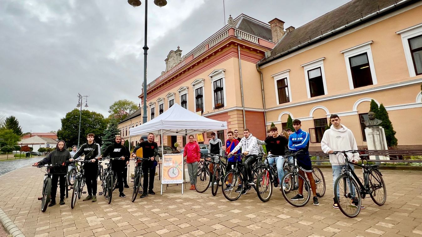 Két keréken reggeliztek, közel százan érkeztek: ismét megmozdult Balassagyarmat