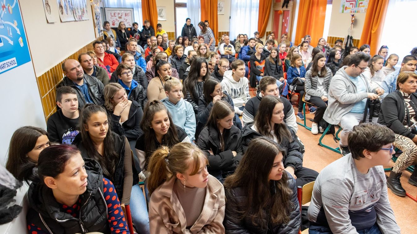 Kétszáz végzős nyert betekintést a salgótarjáni technikum életébe (fotók, videó)