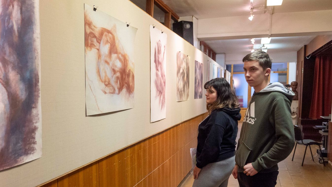 Pampuryk Péter alkotásai tekinthetők meg a salgótarjáni gimnázium galériájában