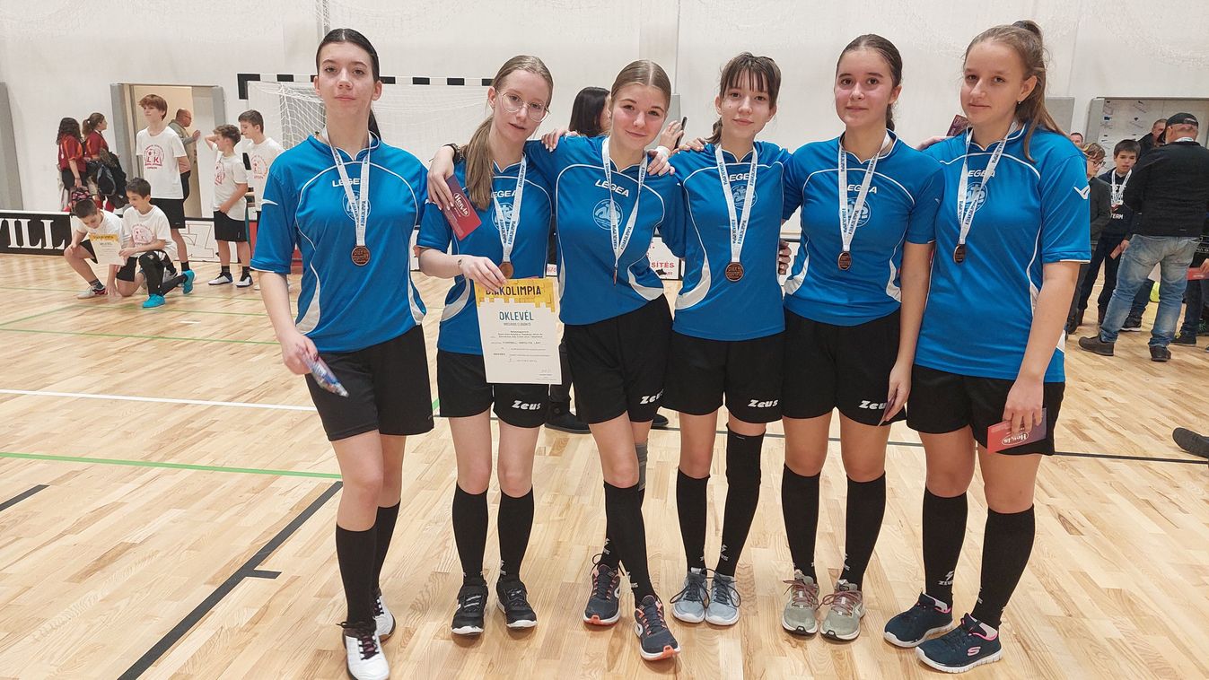 Egyre sikeresebbek a gyarmati szentimrés és dózsás diákokból álló floorball csapatok