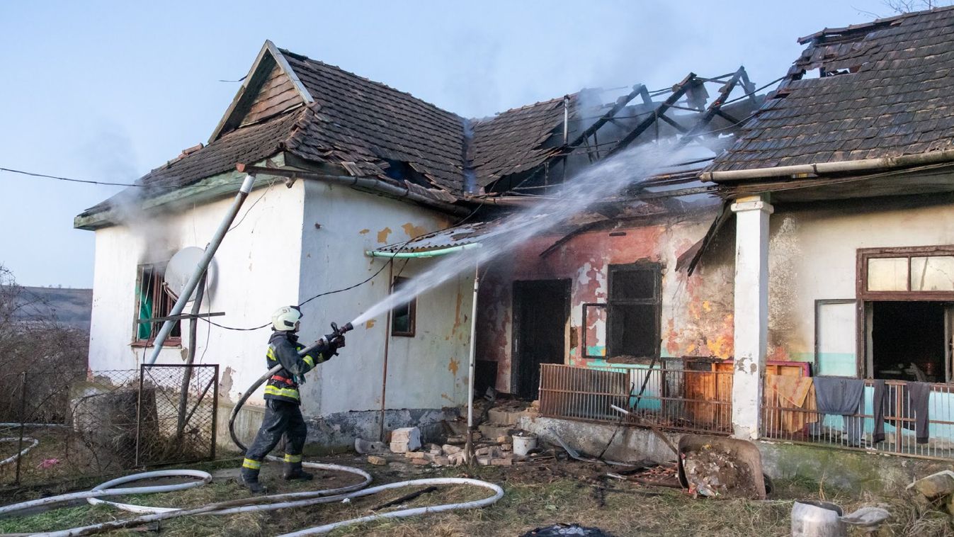 Holtan találtak egy nőt a kiégett etesi házban (fotók, videó)
