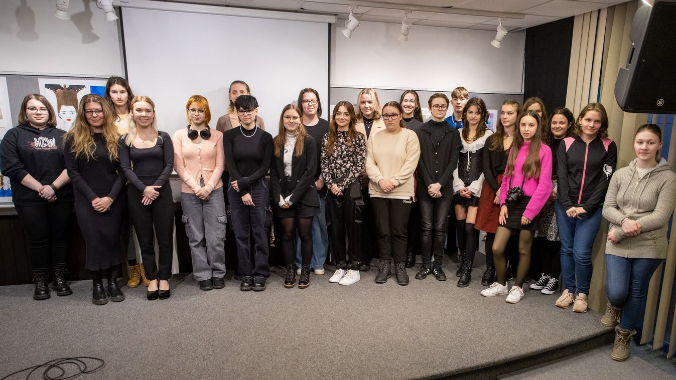 NOOL – Számos díjat nyertek: tárlaton mutatkoztak be a salgótarjáni diákok
