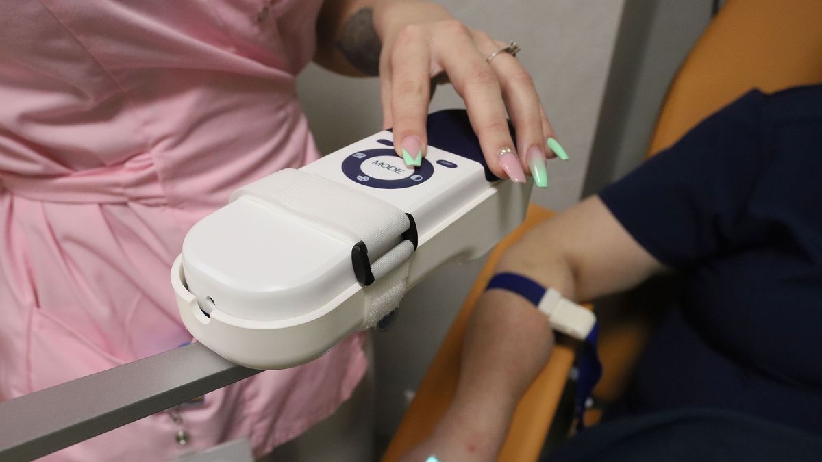 Könnyebbség a betegnek, segítség a nővérnek a vénaszkenner használata a tarjáni kórházban