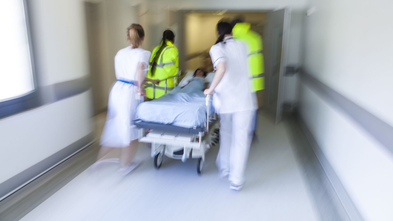 30 diák és 12 tanár lett rosszul, kórházba kerültek