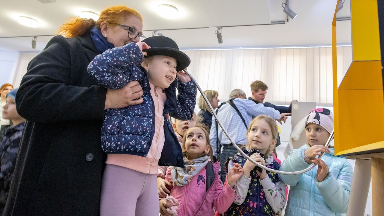 Bolygón innen, Földön túl: nosztalgiát ébreszt A kis herceg című kiállítás Salgótarjánban