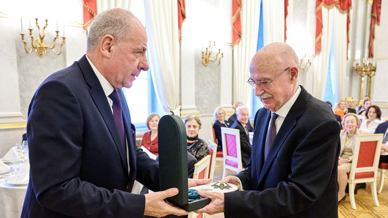 Sulyok Tamás a Magyar Érdemrend nagykeresztjével tüntette ki Martonyi Jánost