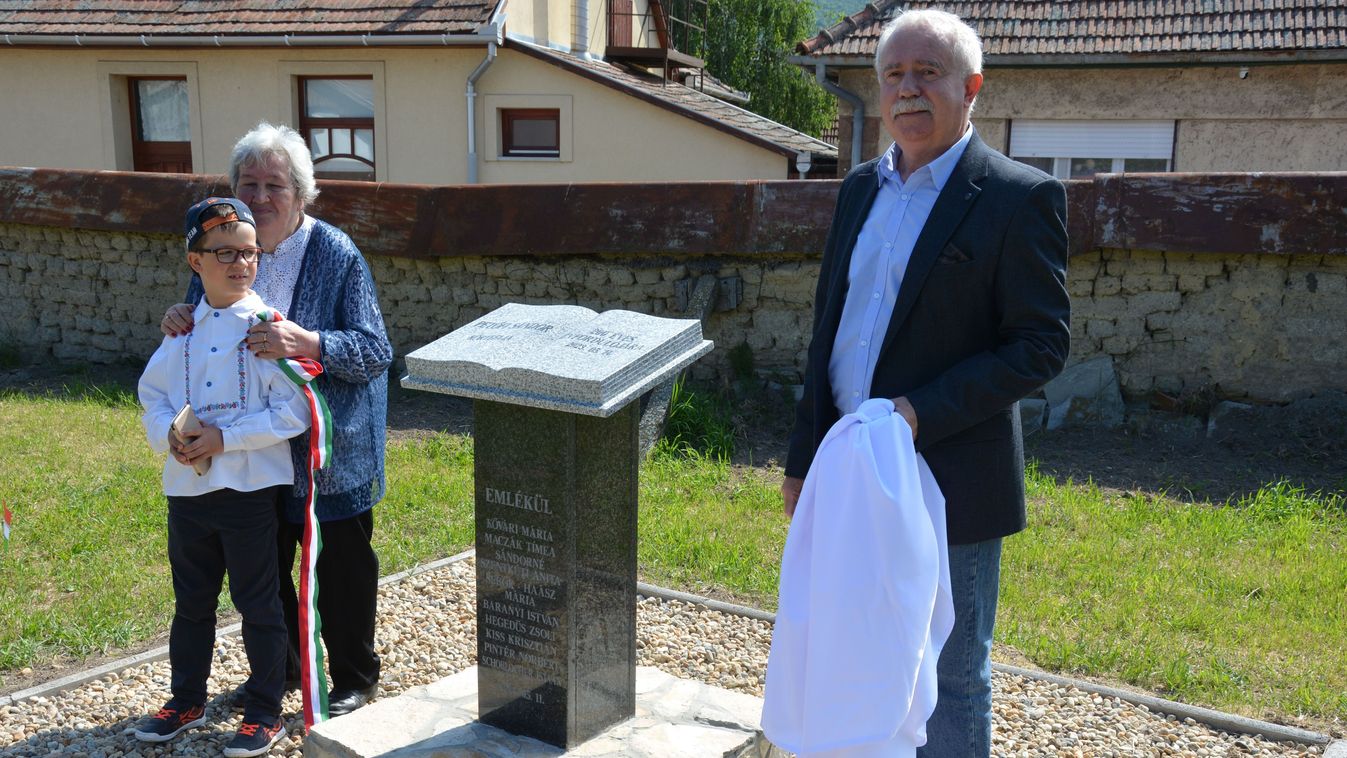 Petőfi körtefájánál avattak emlékművet, versekkel is ünnepeltek a jobbágyiak