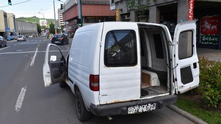 Az egyenruhások Salgótarján központjában figyeltek fel a tolvaj által vezetett járműre