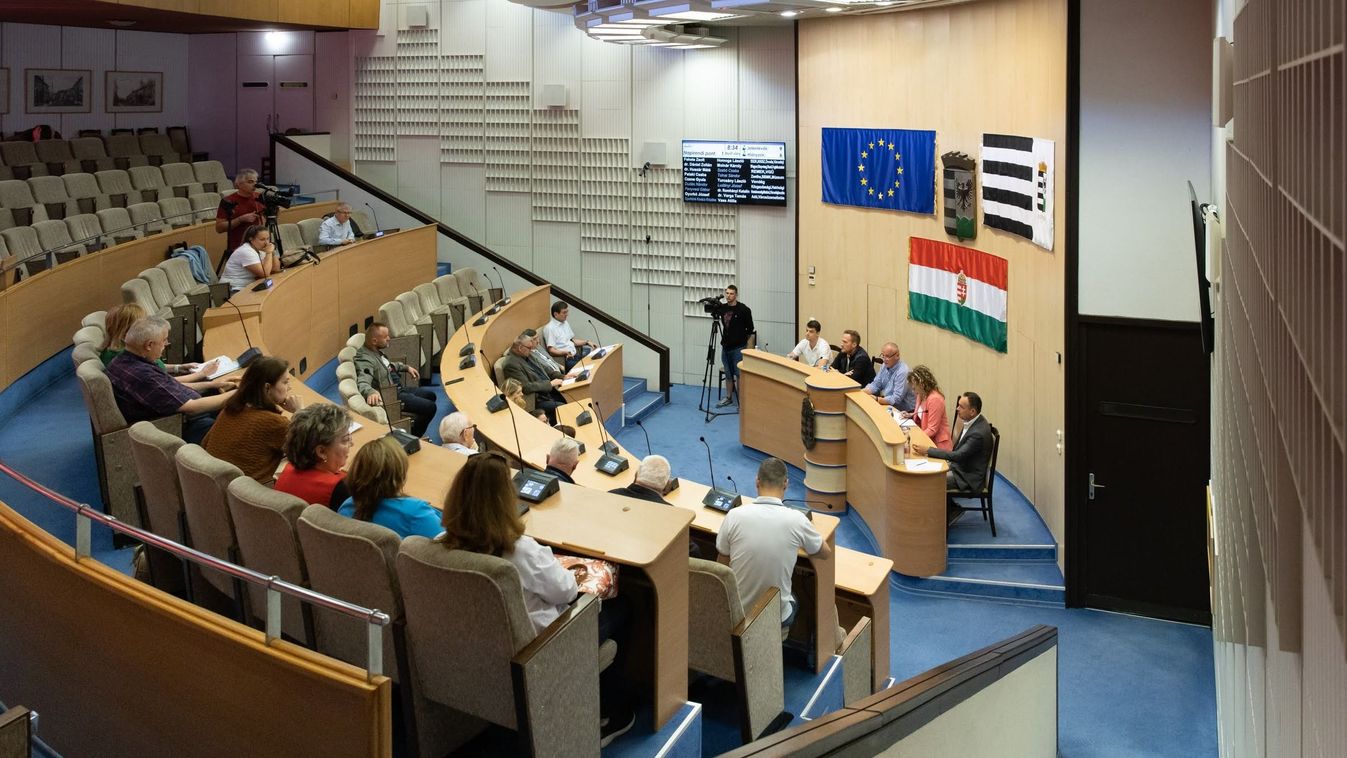 Lebontják a salgótarjáni strand pavilonját és a Forgách-telepi kultúrházat is
