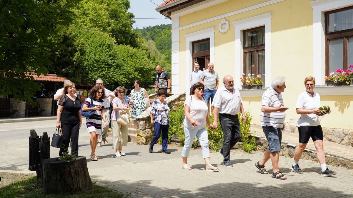 Werbőczy István jogtudós emléke előtt kerékpártúrával, koszorúzással és előadással tisztelegtek a nógrádi jogászok