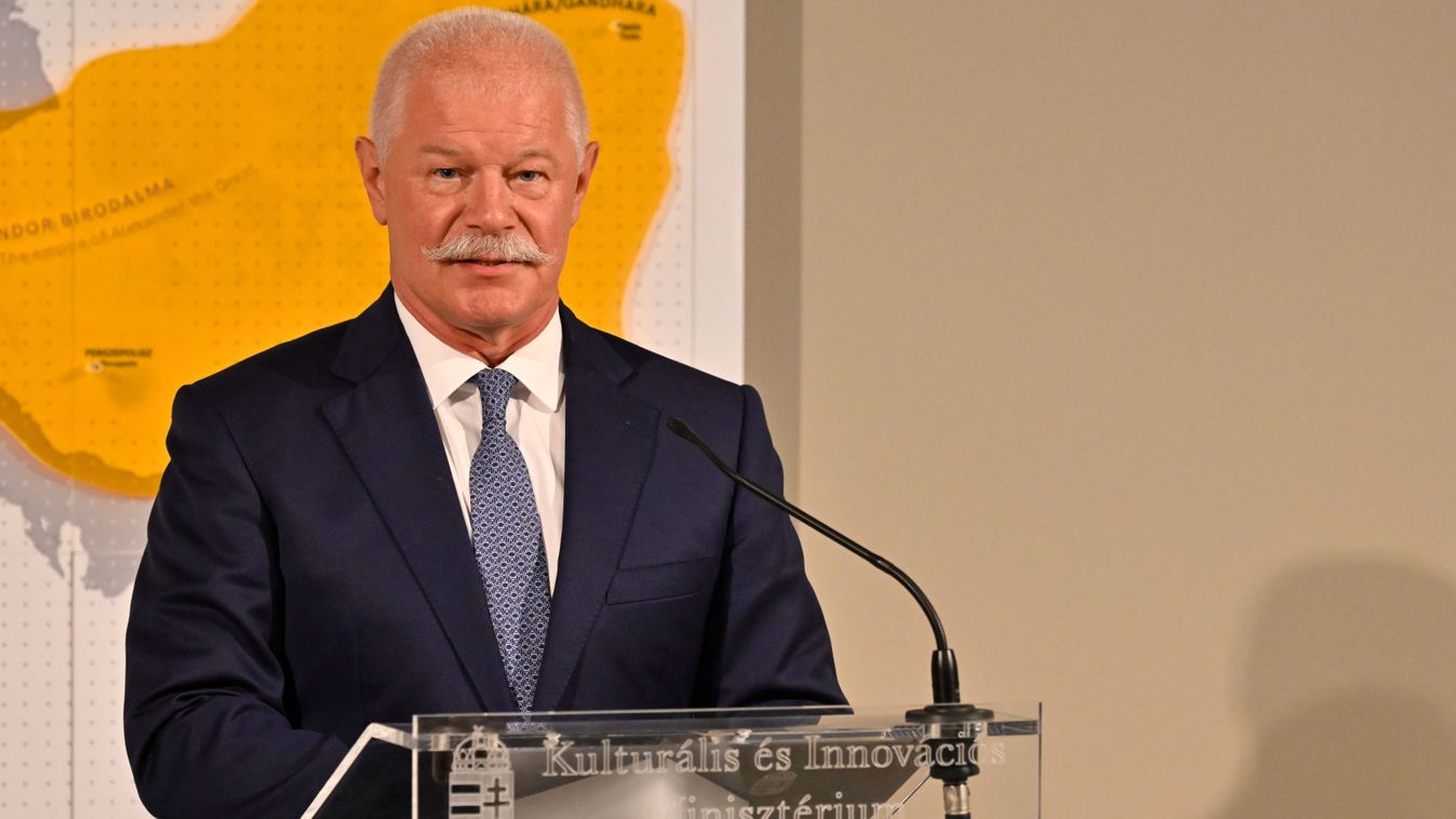 Lemondott miniszteri posztjáról Csák János