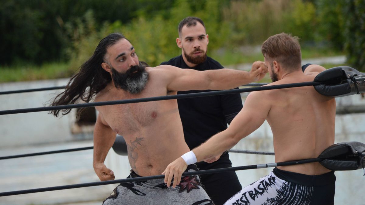 A máltai pankrátor már a Tóstrandon is kötelek közé lépett