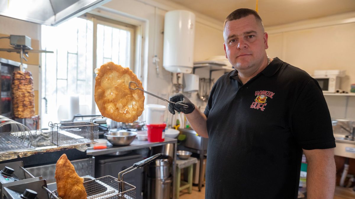 A lángos alapvetően egy egyszerű étel, hiszen a tésztájához liszt, víz és élesztő szükséges csupán