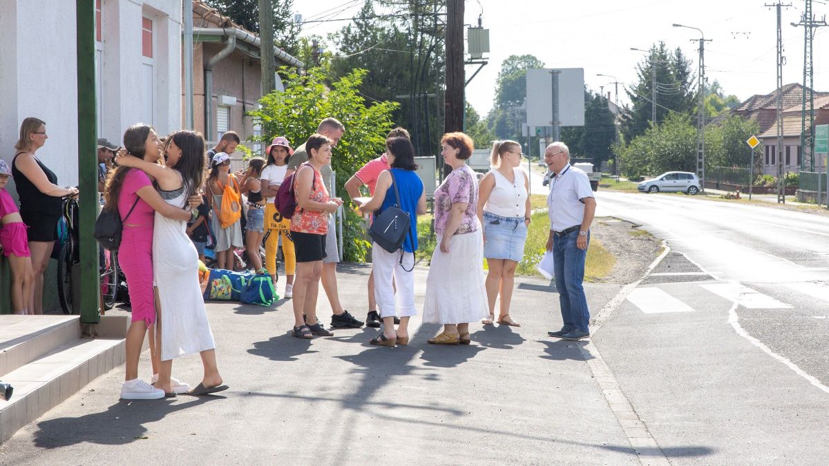 Hetven nyugat-nógrádi gyermek indult el a balatonszemesi táborba kedden