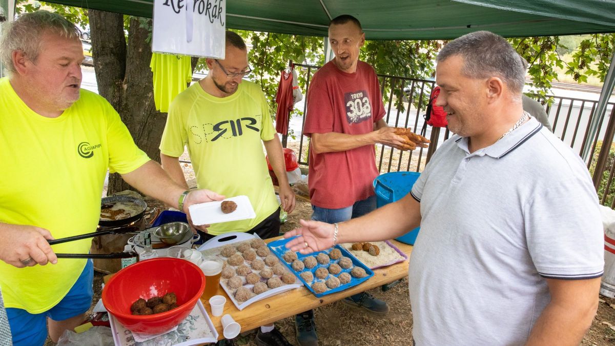 Palócfasírt Fesztivál: a csapatok szorgosan készítették a különleges gasztronómiai ínyencséget