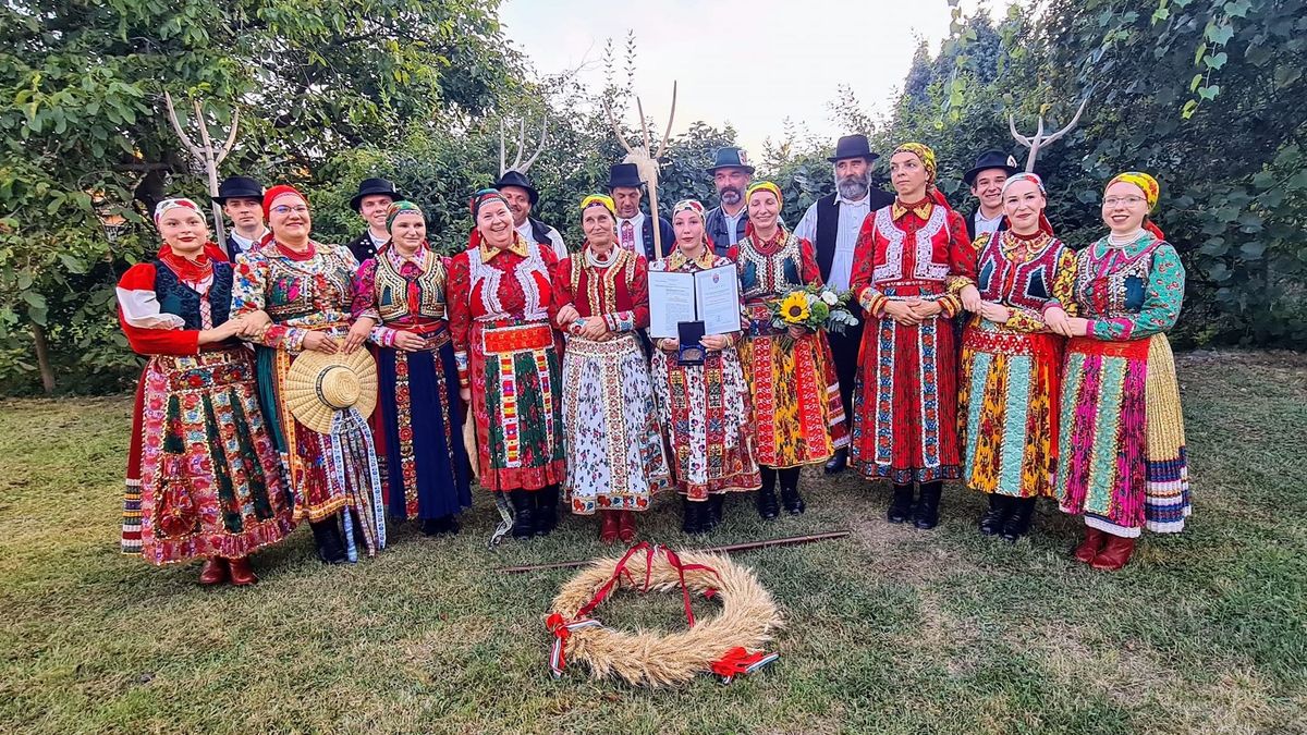 A Tari Konytyvirág Hagyományőrző Egyesület a tari falunapon