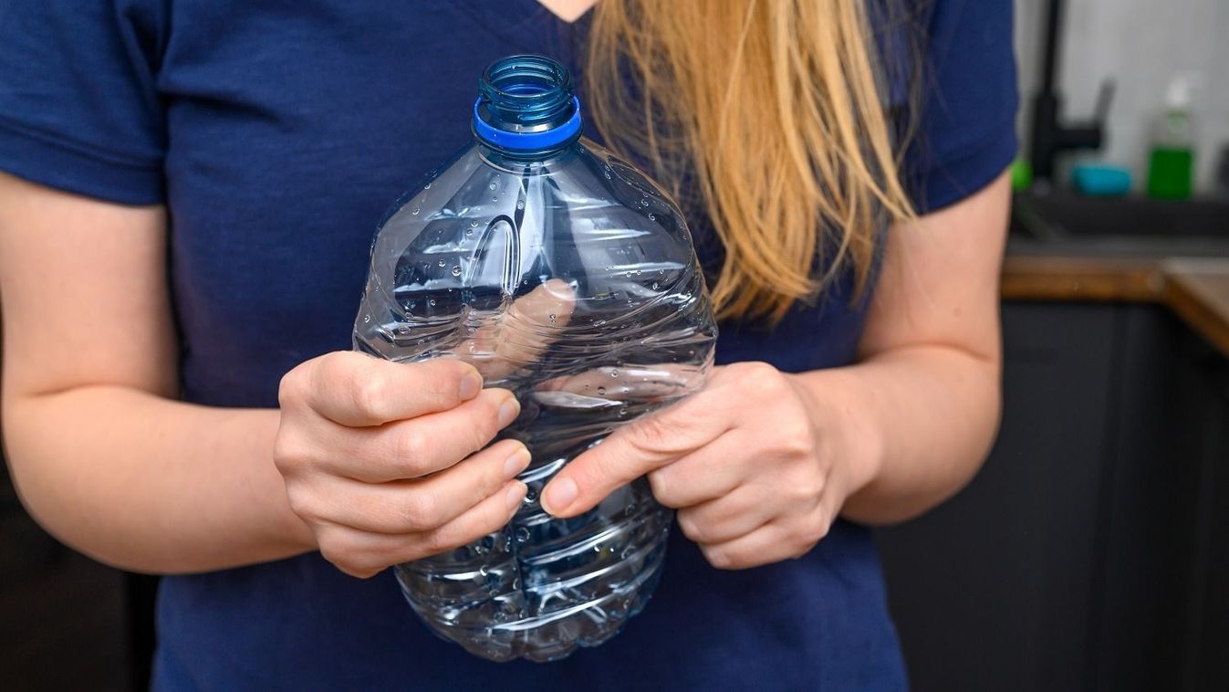 PET-palackokkal kapcsolatos zöld állításokat vizsgál a GVH