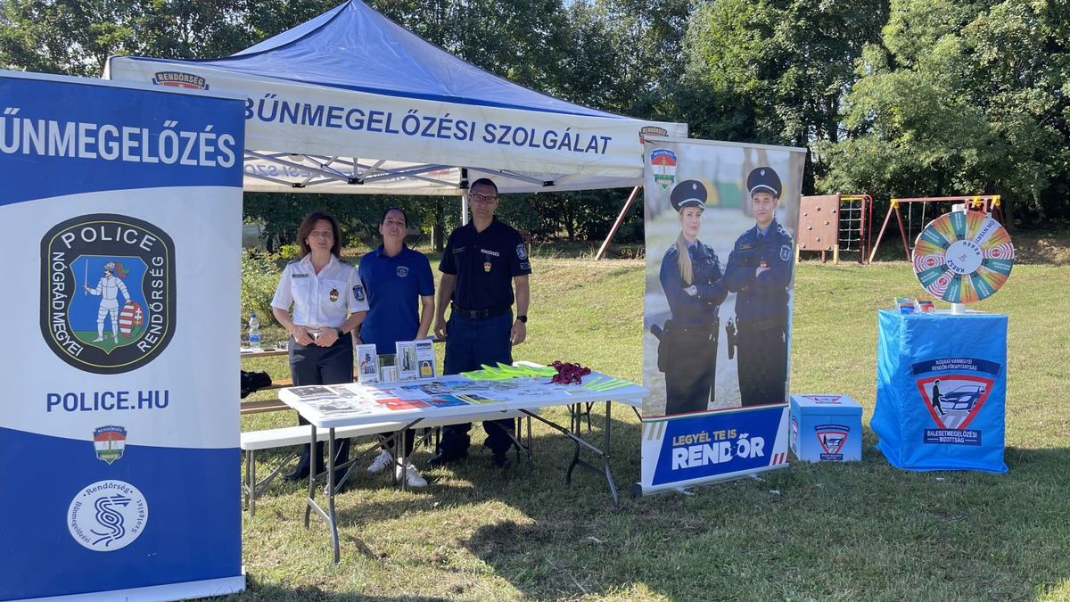 Az érdeklődők a bűnmegelőzési tanácsok mellett hasznos balesetmegelőzési ismereteket is kaphattak a rendőr-főkapitányság munkatársaitól