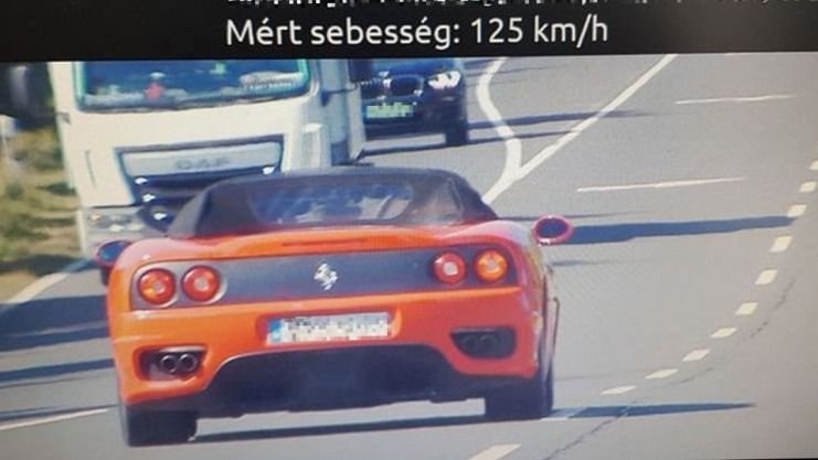 Ferrari lépte túl a sebességhatárt, elkapták a nógrádi rendőrök