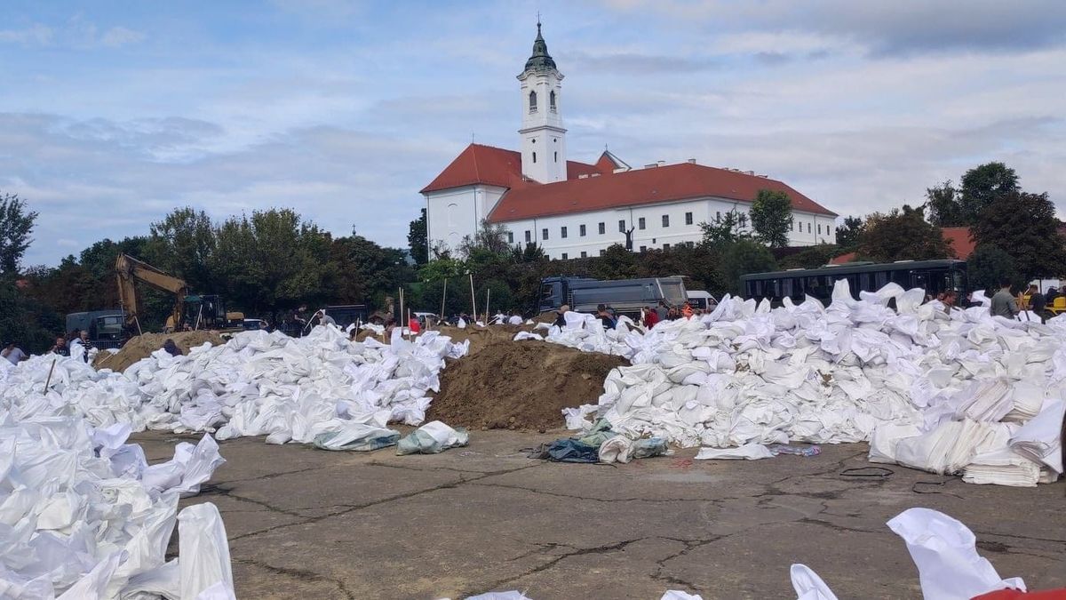 A pásztói egyesület tagjai is szerepet vállaltak az árvíz elleni védekezésben