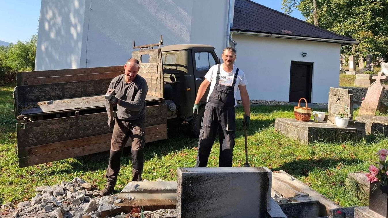 Együttes erővel állítják helyre a vihar által összetört sírkövet Dorogházán