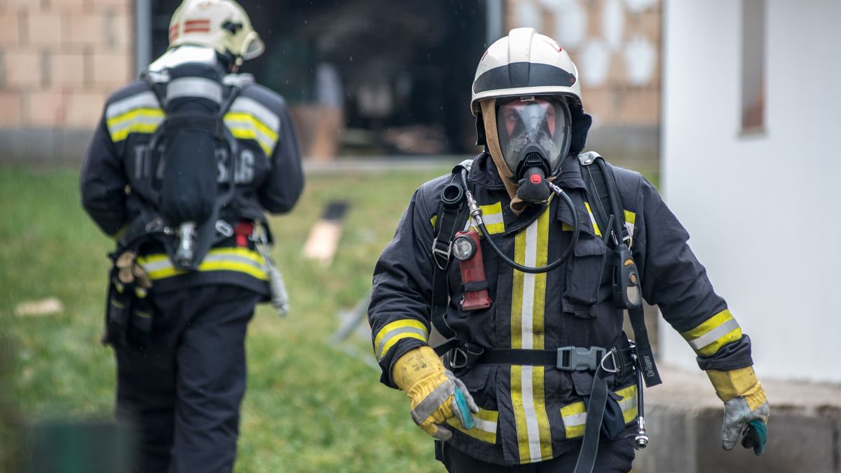 Tűz keletkezett egy nőtincsi családi házban, a rétági lánglovagokat riasztották a helyszínre