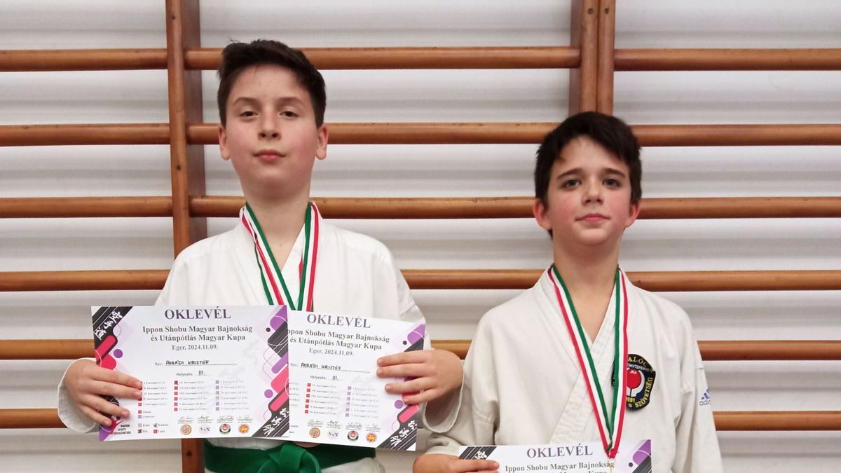 Parádi Kristóf és Ágoston Zsolt Krisztofer az érmekkel A Bátonyterenyei Shotokan Karate Sportegyesületet