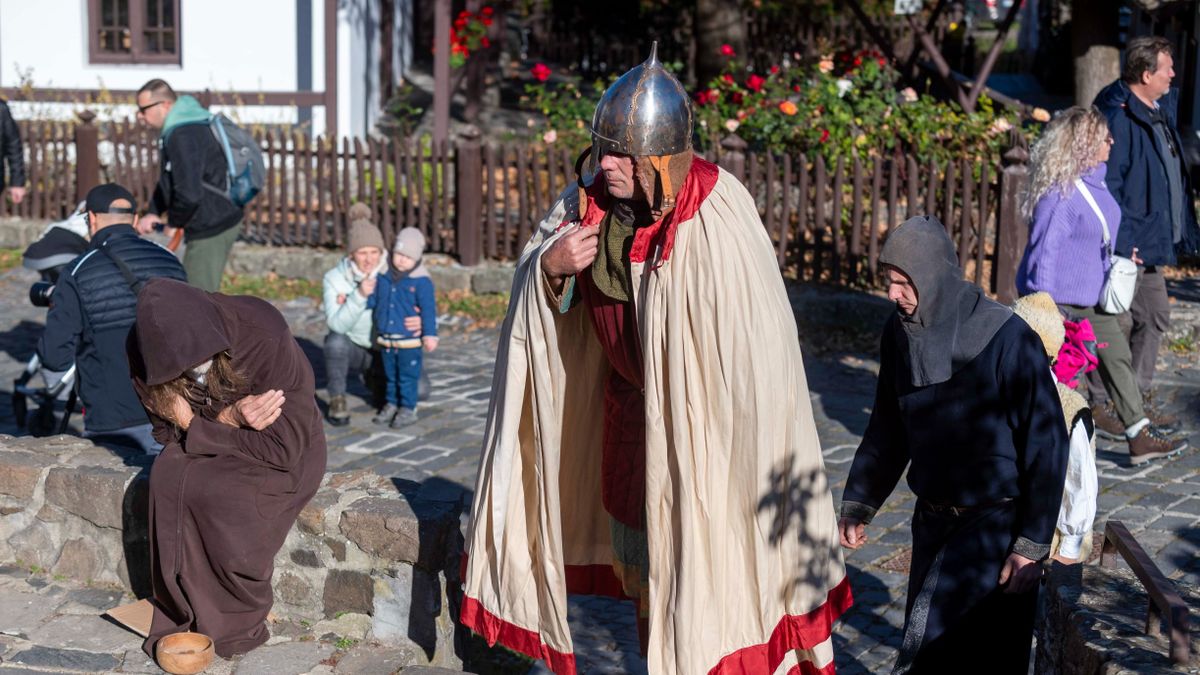 Tizenhetedik alkalommal rendezték meg a Szent Márton-napi vigasságot Hollókőn