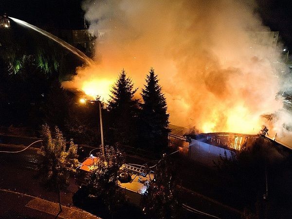 Teljes terjedelmében égett a Kemerovó-lakótelepen található csokigyár