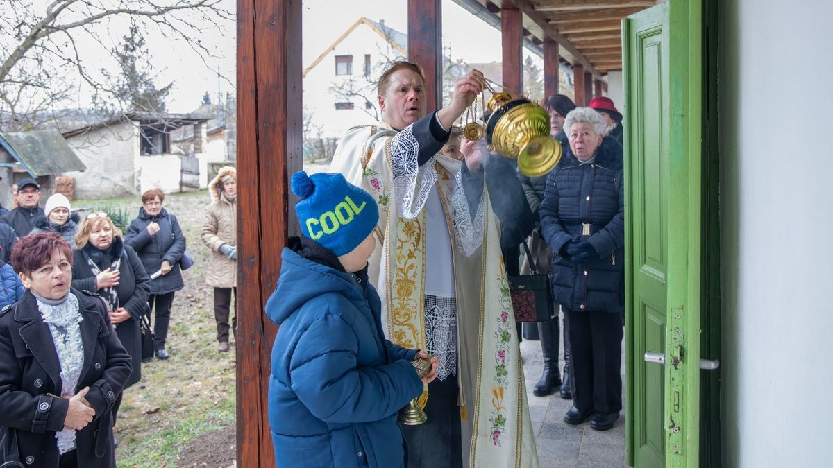 Vízkereszt alkalmából Marti József idén is megszentelte Palotáson a Tájházat