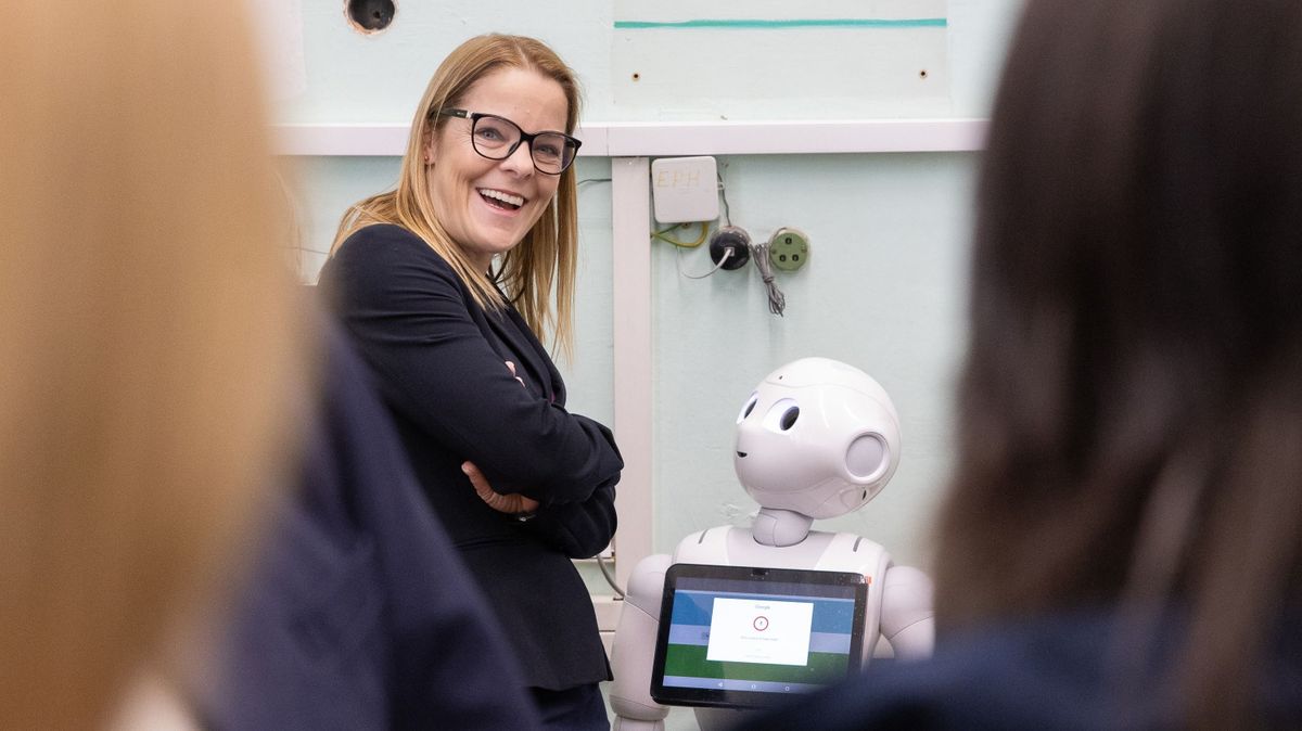 dr. Balatoni Katalin, intézménylátogatás, Balassagyarmati Balassi Bálit Gimnázium