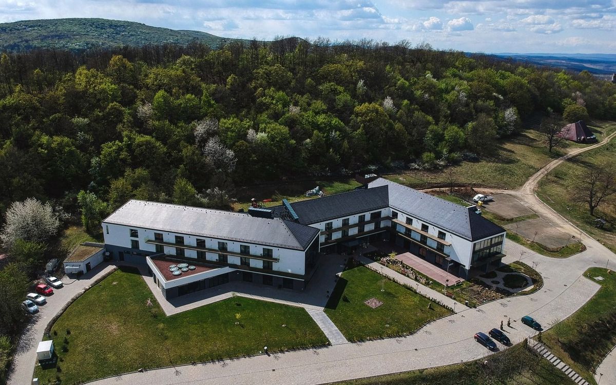 A Castellum Hotel Hollókő egy rendkívül népszerű turisztikai szálláshely a belföldi és külföldi vendég számára egyaránt