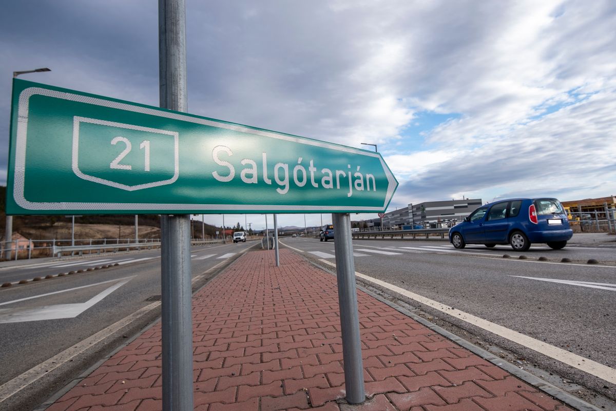 Sokan szédelegnek a 21-es főúton, ami kimondottan balesetveszélyes