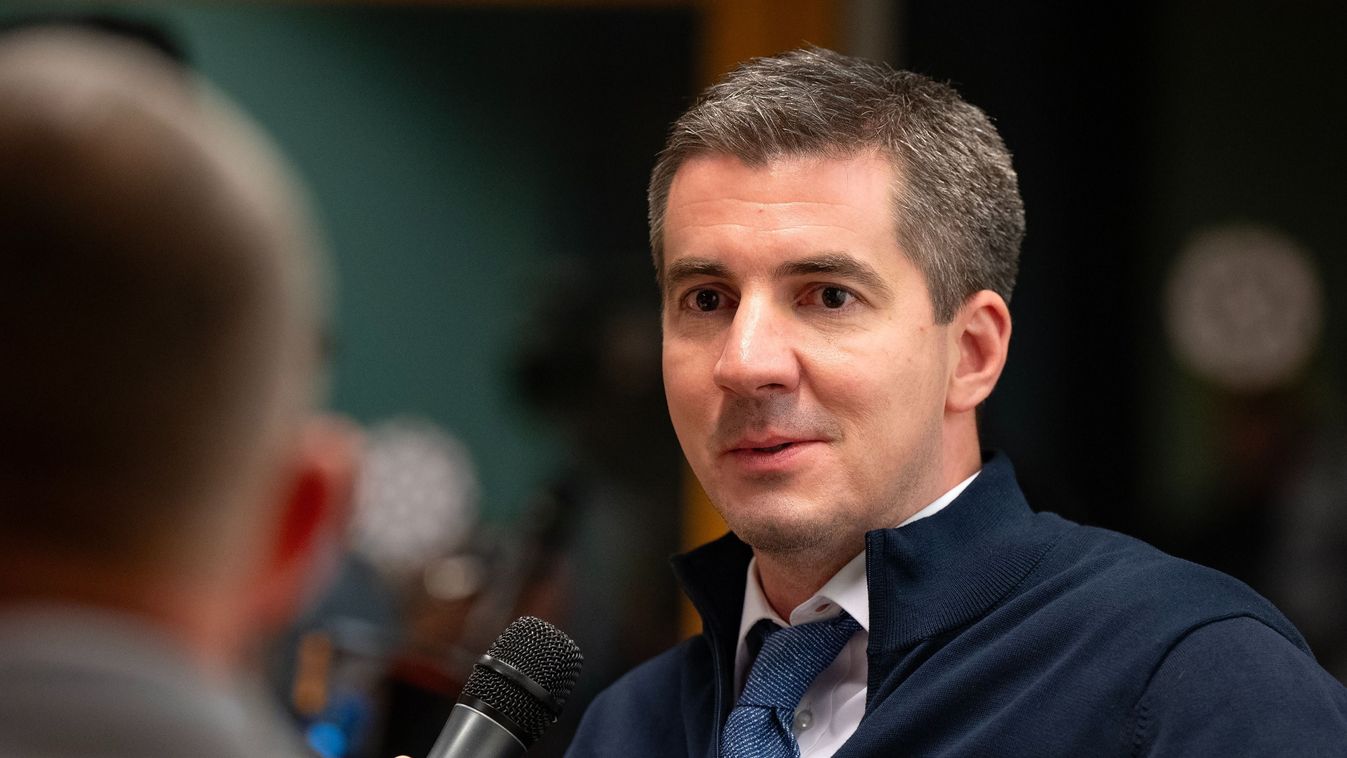 Kocsis Máté: az ország szuverenitása nem játék!