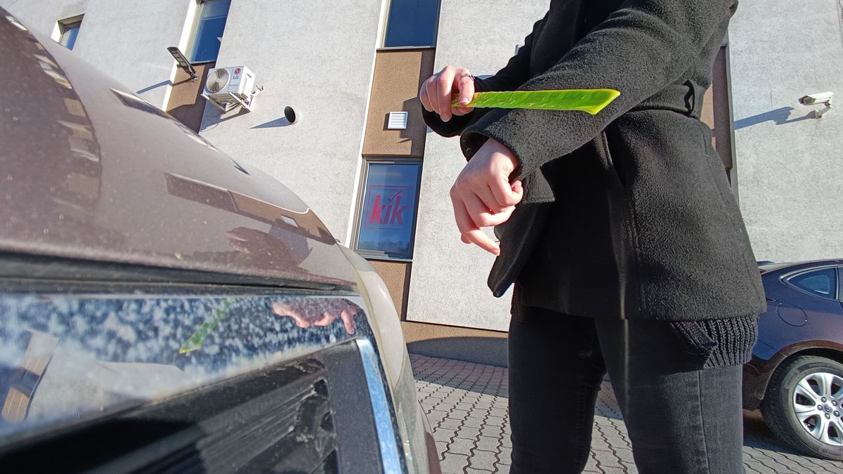 gázolás, sötétedés, gyalogos, biztonság, láthatósági karszalag