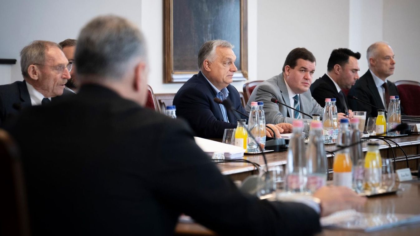 Orbán Viktor a kormányülésről jelentkezett: adócsökkentésekről tárgyalnak